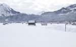 Winterwandern durch die verschneiten Täler in Oberstdorf