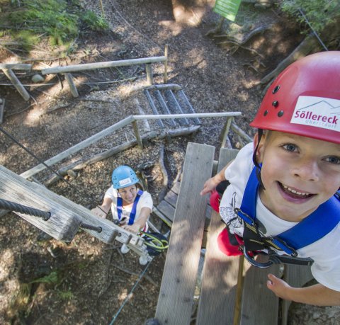 Im Kletterwald am Söllereck bei Oberstdorf im Allgäu erwartet die ganze Familie ein richtiges Abenteuer in luftiger Höhe!