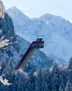 Die imposante Skiflugschanze in Oberstdorf