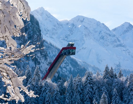 Die imposante Skiflugschanze in Oberstdorf