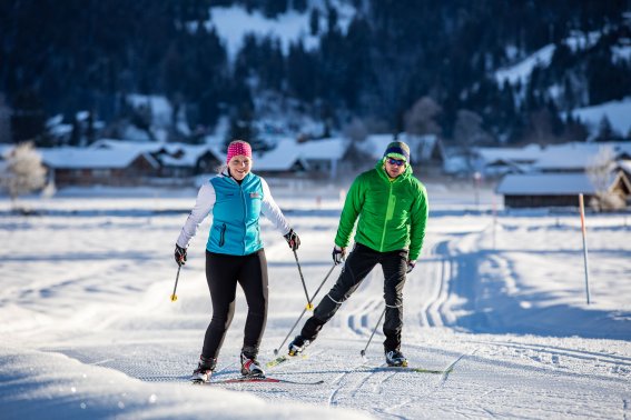 Langlaufen ist einfacher als gedacht und schnell erlernt Die Langlauf Loipen im Allgäu sind bestens präpariert und abwechslungsreich. So können sowohl die Anfänger, als auch die Fortgeschrittene den Wintersport nach Ihrem Können ausüben.