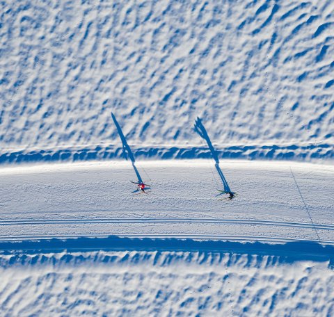 Auf kilometerlangen, bestens präparierten Langlauf Loipen lässt sich das märchenhafte Allgäu im Winter bestens bewundern.