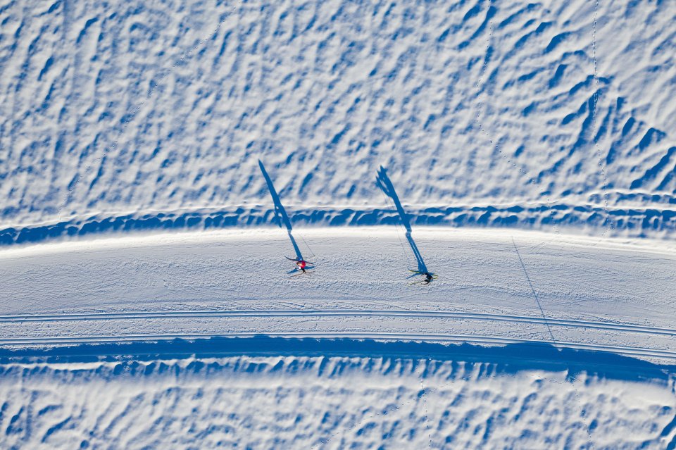 Auf kilometerlangen, bestens präparierten Langlauf Loipen lässt sich das märchenhafte Allgäu im Winter bestens bewundern.