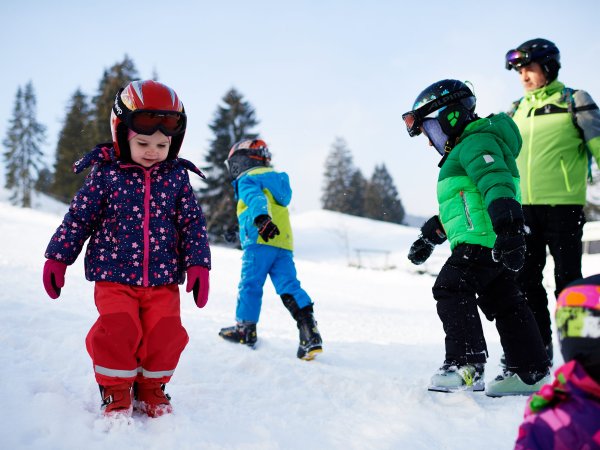 Perfekter Wintertag mit tollem Ausflug zum Skifahren!