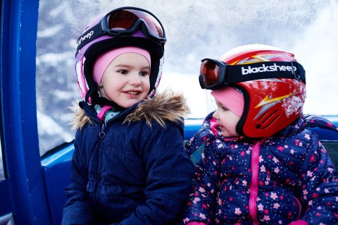 Familienurlaub mit Kindern im Allgäu, Tirol und deutschsprachigem Alpenraum bietet viel Spaß und Abwechslung. Jetzt die günstige Unterkunft für das Familienerlebnis buchen und den unvergesslichen Winter in den Bergen erleben!