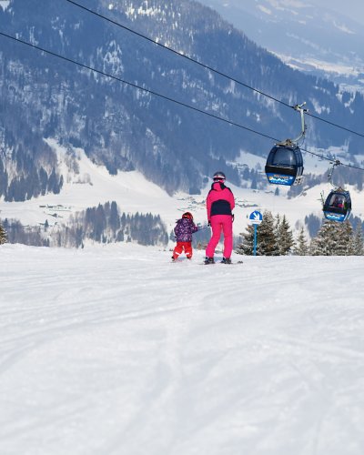 Winterurlaub mit Kindern richtig planen geht besonders einfach im Allgäu. Mit vielen abwechslungsreichen Aktivitäten haben die Kinder viel Spaß in den Bergen.