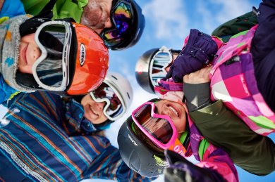 Familienurlaub in den Bergen - ein Spaß für die ganze Familie Winterurlaub mit Kindern in Deutschland und Österreich bietet viel Abwechslung und Spaß für die ganze Familie.
