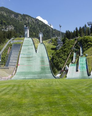 Die Skisprungschanze Oberstdorf im Sommer