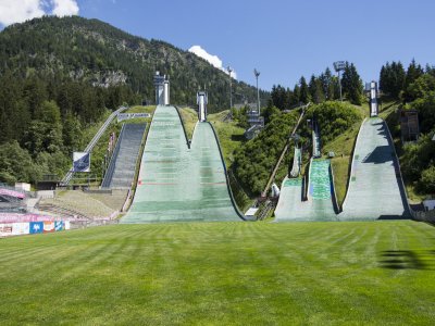Erlebe Faszination Skispringen im Sommer, indem Du auf den Spuren der Winterprofis wandelst und allerlei interessantes bei einer Führung erfährst.