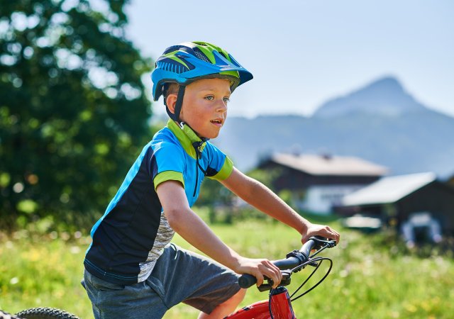 Prêts pour la randonnée à vélo ? Prêts pour la prochaine passionnante excursion à vélo en famille autour d'Oberstdorf, dans la région de l'Allgäu ?