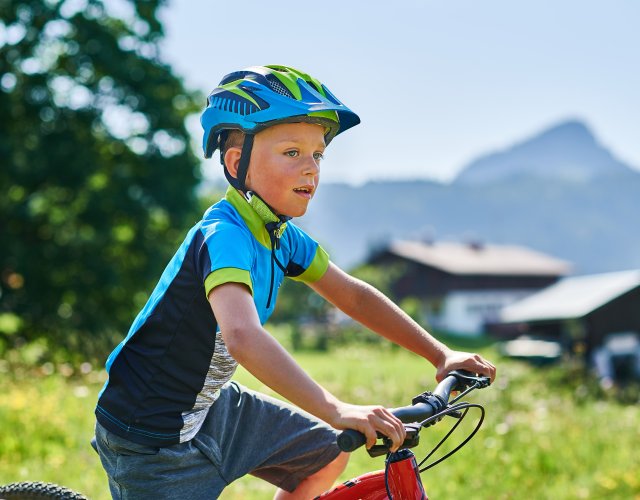 Bereit für die nächste spannende Biketour mit der Familie rund um Oberstdorf im Allgäu