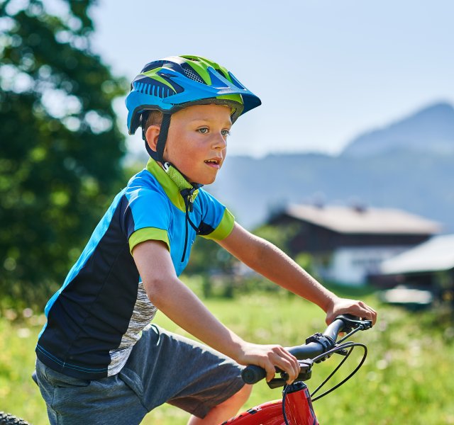 Bereit für die nächste spannende Biketour mit der Familie rund um Oberstdorf im Allgäu