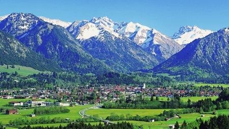 Oberstdorf-Panorama im Frühsommer