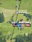 In der Heubergbahn den Ausblick genießen