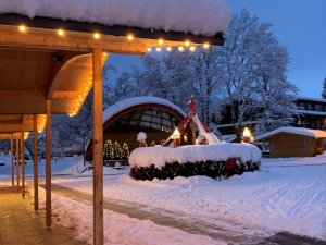 Der Adventskranz im Schnee