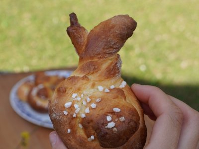 Osterhäschen aus Hefeteig