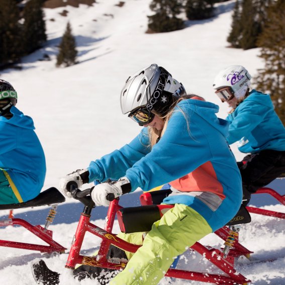 Abfahrt mit dem Snowbike - Bild: NTC