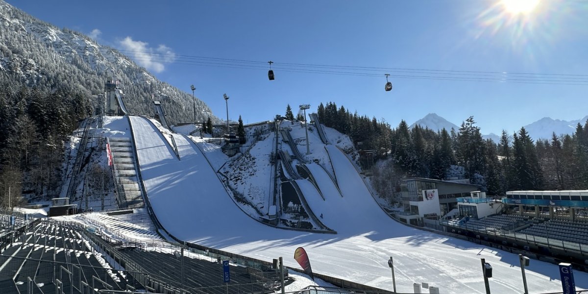 ORLEN Arena - Skisprungschanze im Winter