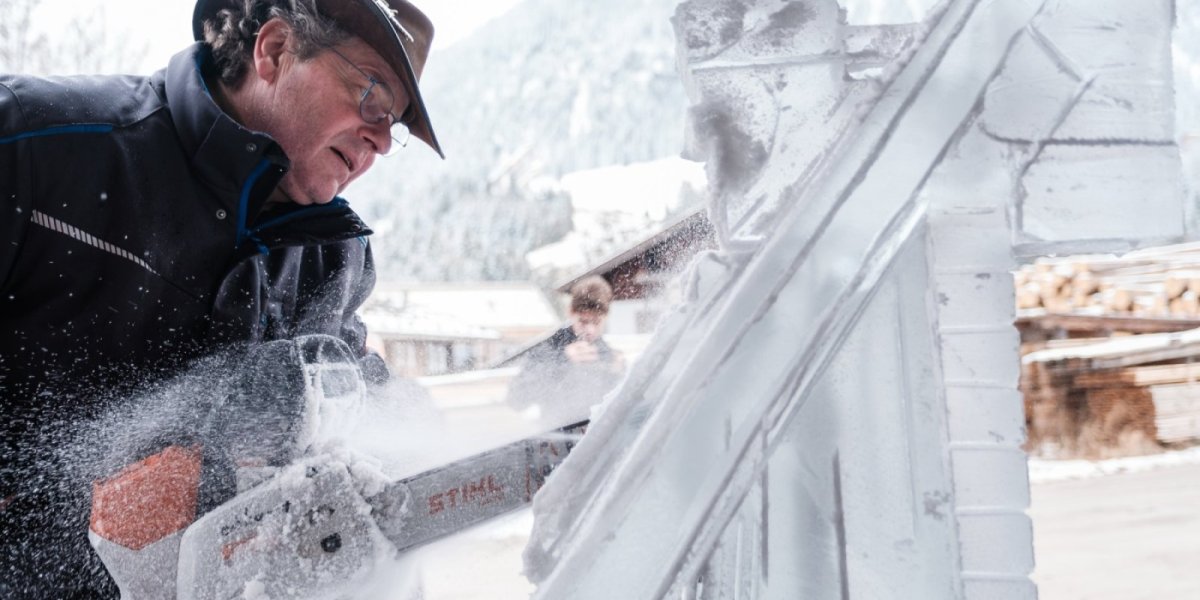 Mit Säge und Meißel zur Kunst