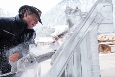 Mit Säge und Meißel zur Kunst