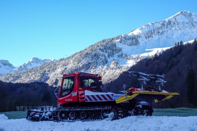 Pistenbully am Schneedepot