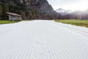 Snowfarming Loipe in Richtung Berge