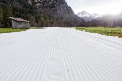 Snowfarming Loipe in Richtung Berge
