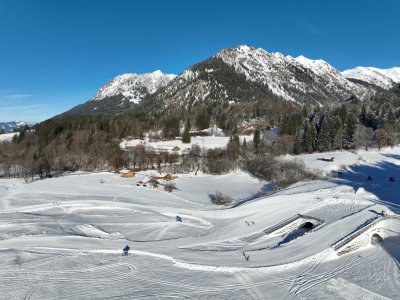 WM-Loipen mit Bergpanorama