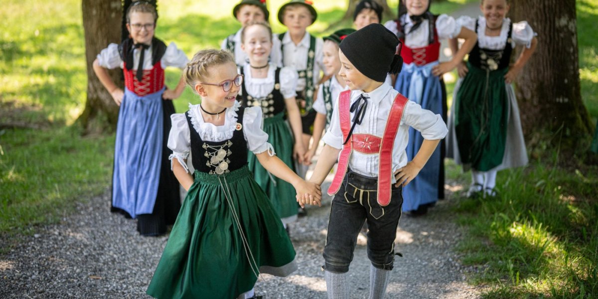 Gebirgstrachten Jugend-1 06470