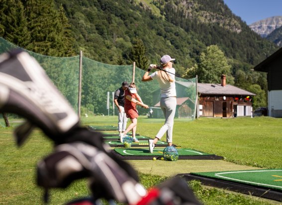 Abschlag auf der Driving Range