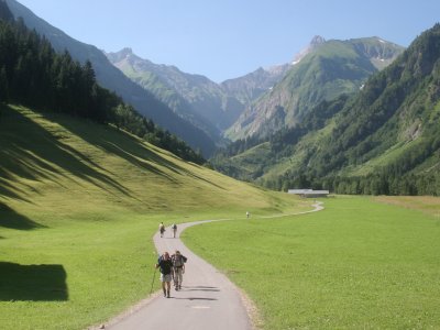 Im Trettachtal. Blick von Spielmannsau Richtung Oberau.
