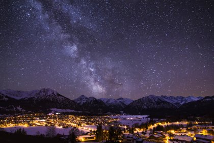 Oberstdorf bei Nacht - Bild: Jonathan Besler