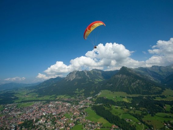 Gleitschirmflug über Oberstdorf