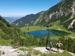 Gaisalpsee mit Personen