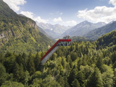 Die Skiflugschanze mit Blick ins Stillachtal