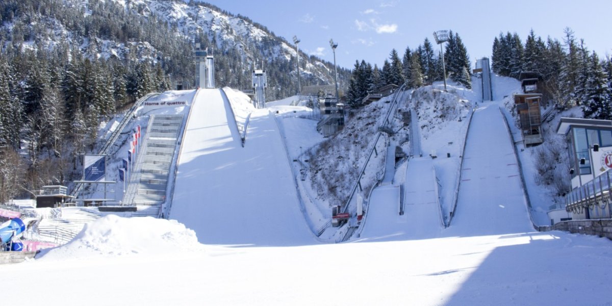 Die Skisprung Arena im Winter