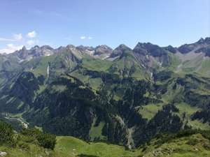 Ausblick zum Oberstdorfer Dreigstirn, Enzianhütte, Rappenseekopf, Rappenalptal - vom Aufstieg zur Mindelheimer Hütte