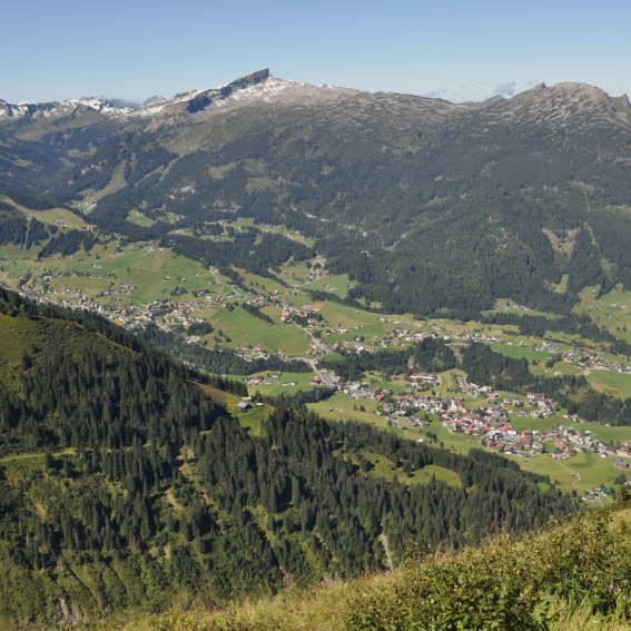 Ausblick vom Fellhorngrat in das Kleinwalsertal