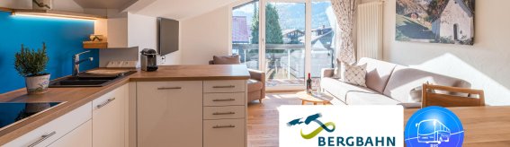 Einladender Wohn- & Essbereich mit Logo mit 2x Logo