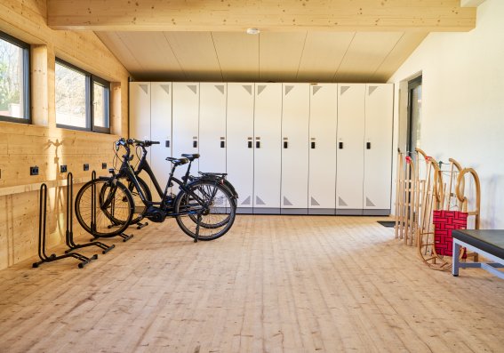 Abstellraum für Fahrräder, E-Bikes, Kinderwägen, Ski und Snowboards