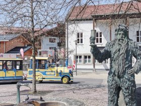 Wilder Mändle-Denkmal mit Marktbähnle