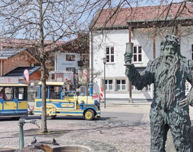 Wilder Mändle-Denkmal mit Marktbähnle