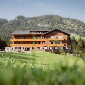 Aussenansicht-hoernlepass-hotel-urlaub-kleinwaslertal