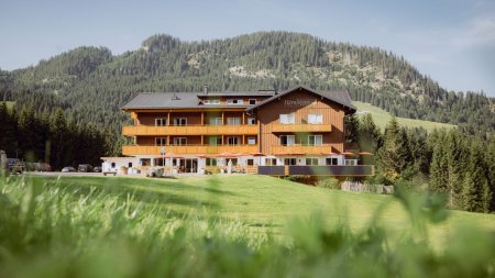 Aussenansicht-hoernlepass-hotel-urlaub-kleinwaslertal