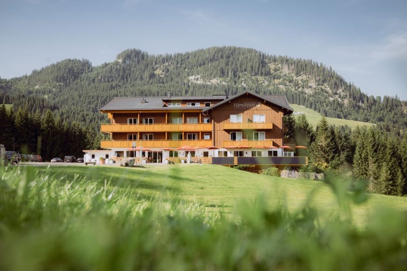 Aussenansicht-hoernlepass-hotel-urlaub-kleinwaslertal