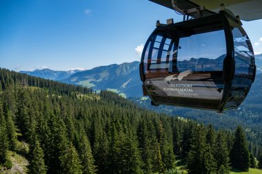 Die Ifenkabine über dem Kleinwalsertal