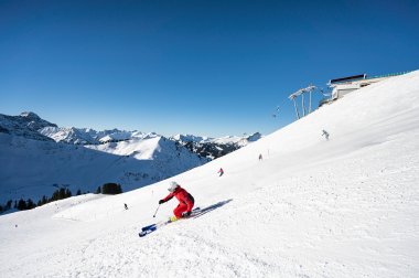 Skifahren über dem Kleinwalsertal