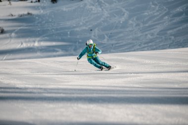 Sportliches Skifahren