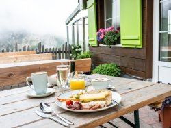Frühstück auf der Terrasse
