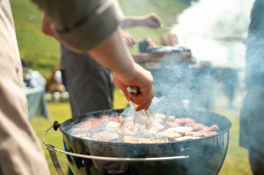 Grillgut auflegen